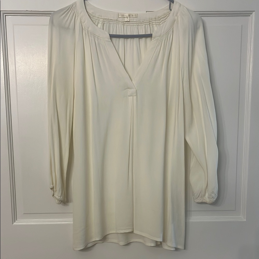Under Skies White V-Neck 3/4 Sleeve Blouse